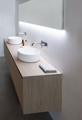 Meuble Suspendu en Wood Chêne Massif + Vasque à poser CORIAN® detail