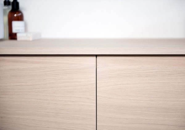 Meuble Suspendu en Wood Chêne Massif + Vasque à poser CORIAN® zoom
